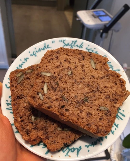 GLUTENSİZ EKMEK TARİFİ